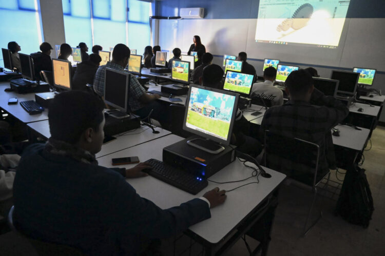 Sheinbaum y Brugada impulsan formación de IA para garantizar empleos de calidad