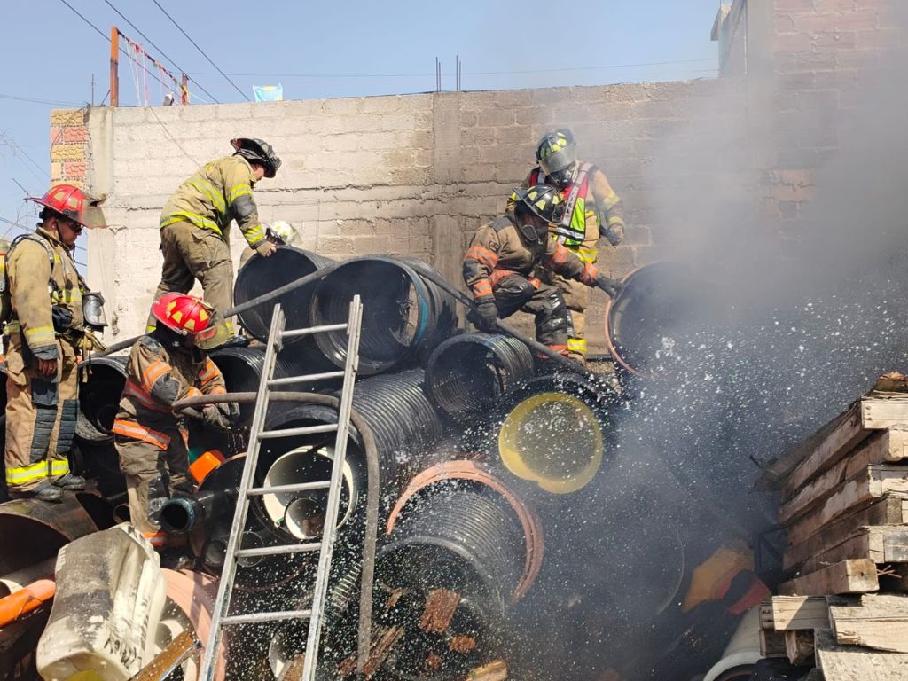 Incendio en bodega de materiales