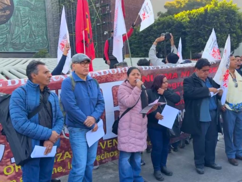 La CNTE frente al Palacio Legislativo de San Lázaro