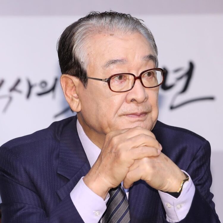 Fotografía ilustrativa del actor surcoreano Lee Soon‑jae, reconocido por su carrera de más de seis décadas en cine, teatro y televisión.