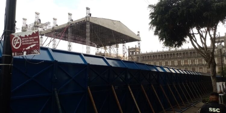 Amurallado, así se ve el Zócalo de la Ciudad de México este jueves