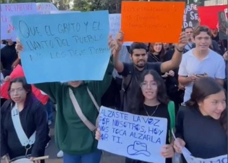 Estudiantes y ciudadanos marchan en Michoacán y en Chihuahua para exigir justicia en caso de alcalde Manzo