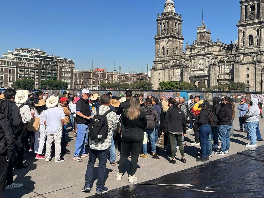 Generación Z Marcha del 15 de noviembre, se empiezan a congregar manifestantes en el Zócalo de la CDMX. AMEXI Foto Cortesía Agustín Orozco