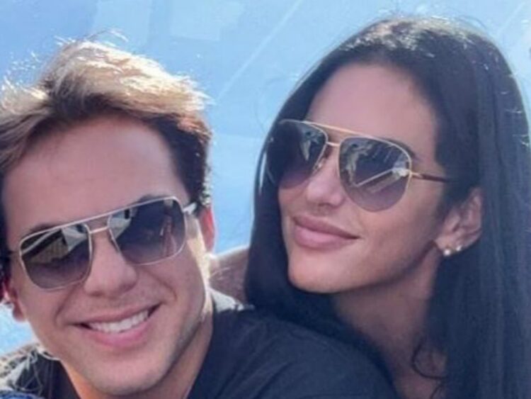 Cristian Castro y Mariela Sánchez posando juntos durante su relación.