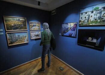 La exposición “Mirar desde dentro: Autismo y Fotografía” con paisajes y detalles que reflejan introspección y calma.