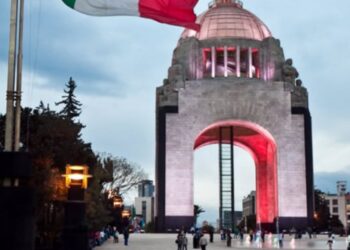 Monumento a la Revolución en la Ciudad de México, sede del concierto Voces en Revolución del Coro Corazón que Arde y el Mariachi Perla de Occidente.