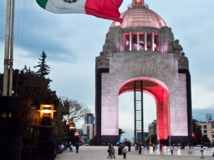 Monumento a la Revolución en la Ciudad de México, sede del concierto Voces en Revolución del Coro Corazón que Arde y el Mariachi Perla de Occidente.