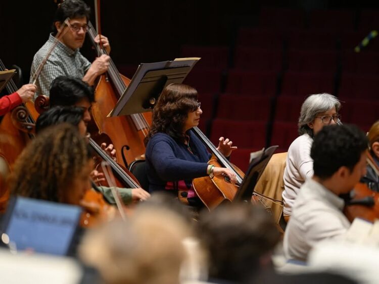 La Orquesta Filarmónica de la Ciudad de México interpretará la Sinfonía No. 3 de Mahler bajo la dirección de Scott Yoo en el Palacio de Bellas Artes.