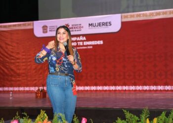 Olimpia Coral, en conferencia contra la violencia digital. AMEXI