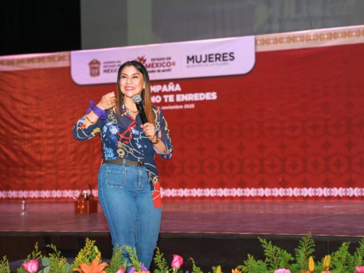 Olimpia Coral, en conferencia contra la violencia digital. AMEXI