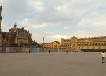 Amurallado, así se ve el Zócalo de la Ciudad de México este jueves