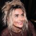 Paris Jackson mostrando su rostro en primer plano mientras habla sobre su tabique nasal perforado.