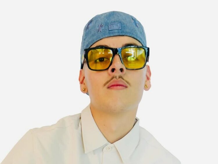 Pelu Rampin, joven cantante de cumbia, promociona su sencillo “Amor”.