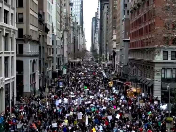 Protestas contra Trump en Nueva York. Violencia Foto Captura de video