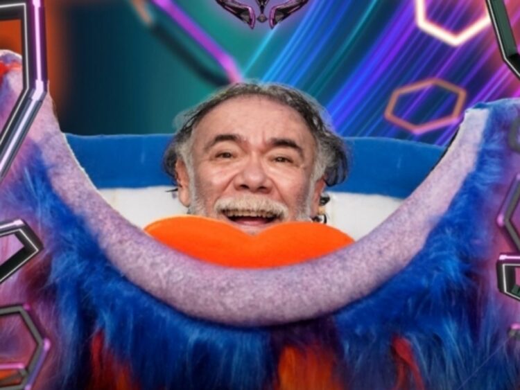 Jesús Ochoa revelando su identidad como Monsqueeze en ¿Quién es la Máscara 2025?