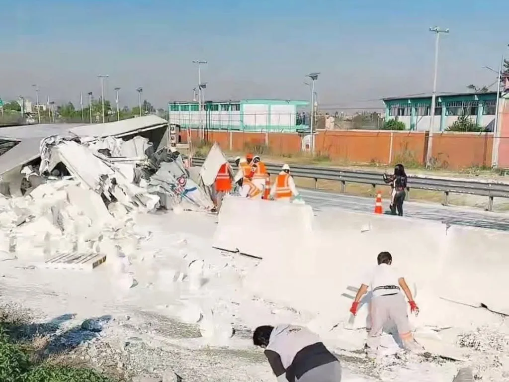 Rapiña de pintura tras volcadura