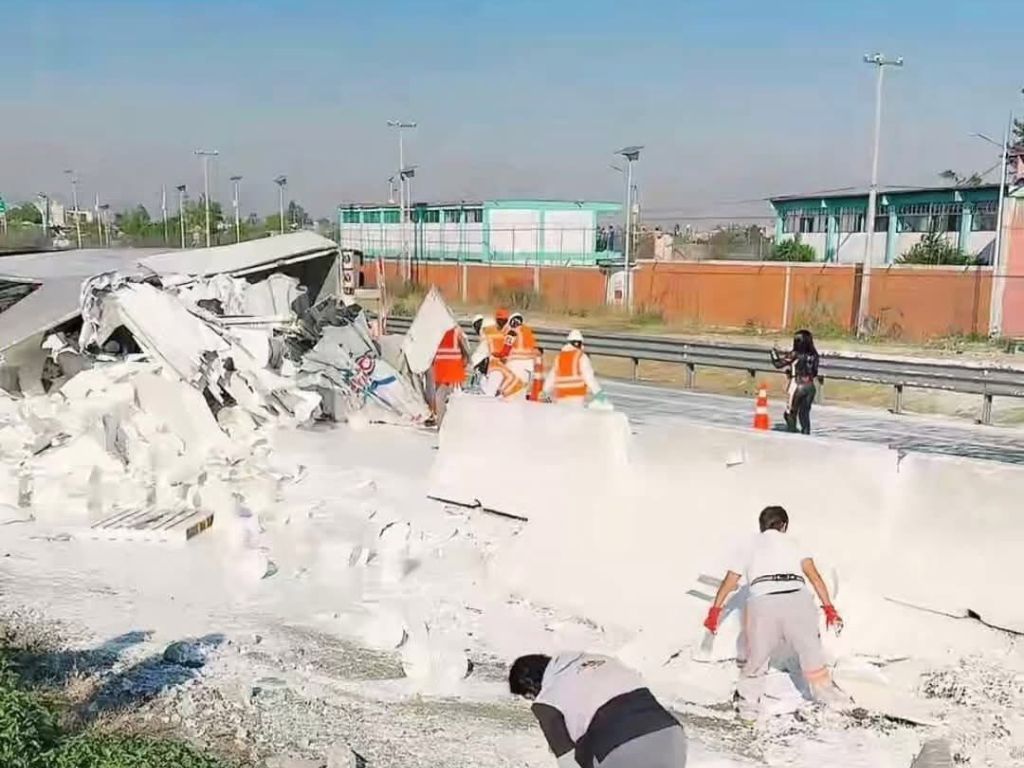 Rapiña de pintura tras volcadura