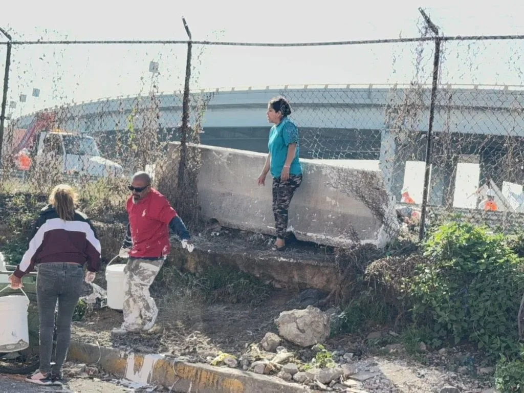Rapiña de pintura tras volcadura