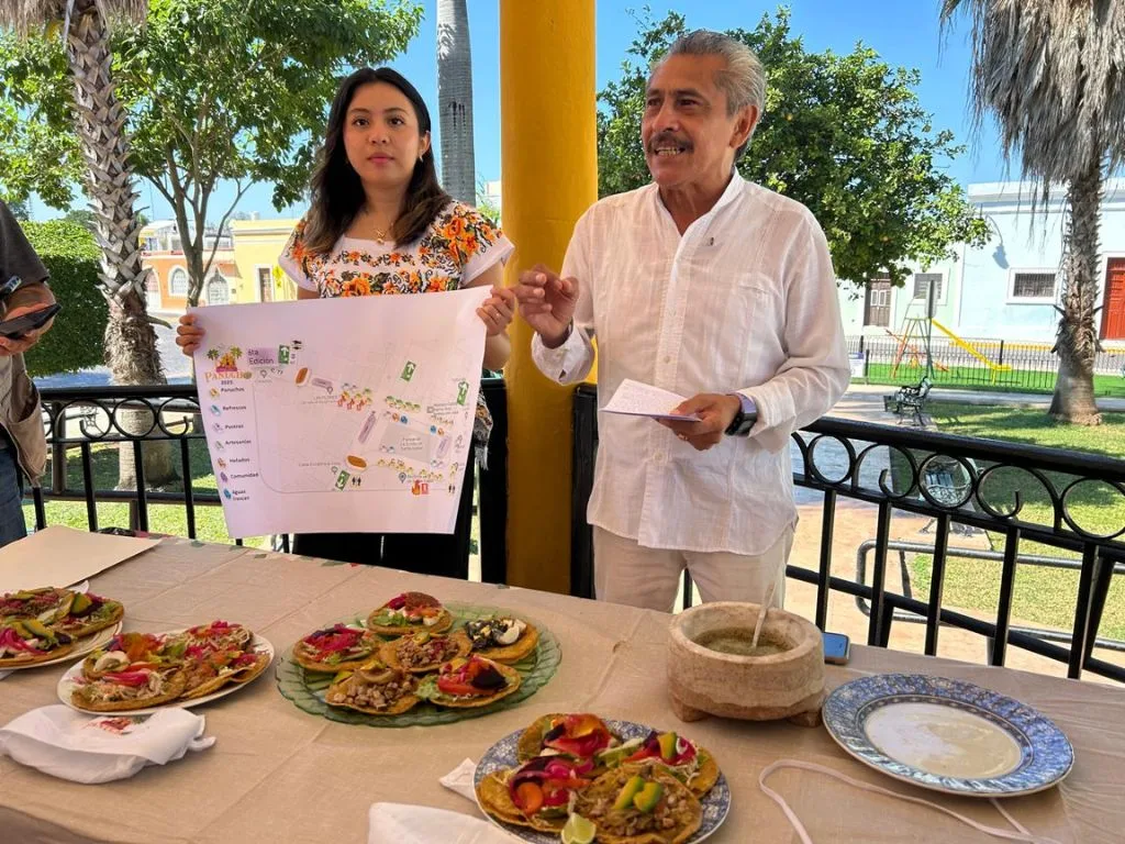 René Flores Ayora y la cocinera tradicional Belén Chan, organizadores de la Sexta Edición de la Feria del Panucho. AMEXI Foto especial