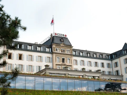 La sede del Comité Internacional de la Cruz Roja, también conocida como «El Carlton», debe su nombre al antiguo hotel. AMEXI/Foto: ICRC-Thierry Gassmann