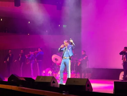 Alex Fernández en concierto íntimo en El Cantoral: Homenaje a Alejandro y Vicente Fernández