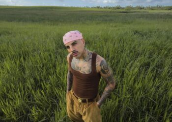 Rauw Alejandro estrena “Besito en la Frente”, un homenaje la cultura boricua