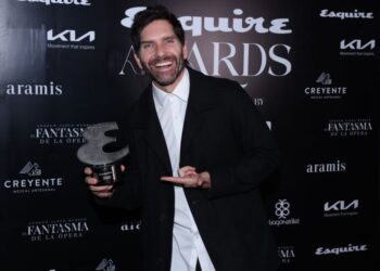 Arap Bethke recibe premio de Responsabilidad Social en los Esquire Awards 2025