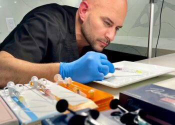 Dr. Eduardo Cardona: “No todos los ácidos hialurónicos son iguales. Comprender la reología permite resultados naturales”