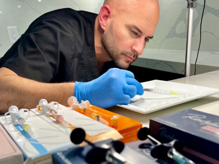 Dr. Eduardo Cardona: “No todos los ácidos hialurónicos son iguales. Comprender la reología permite resultados naturales”