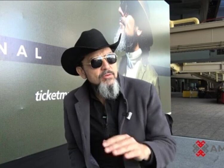 Reyli Barba atraviesa una de las etapas más plenas de su carrera. El cantante chiapaneco celebró regresar al Auditorio Nacional