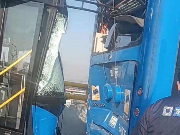 Choque entre unidades del Trolebús en Los Reyes La Paz deja más de 20 lesionados