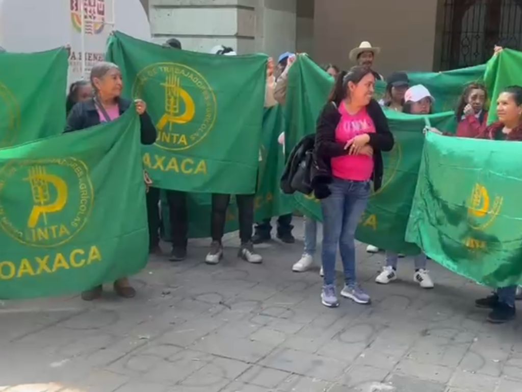 Agricultores de UNTA se unieron a las acciones del paro nacional y se manifiestan en Oaxaca. AMEXI / Foto: Oscar Rodríguez