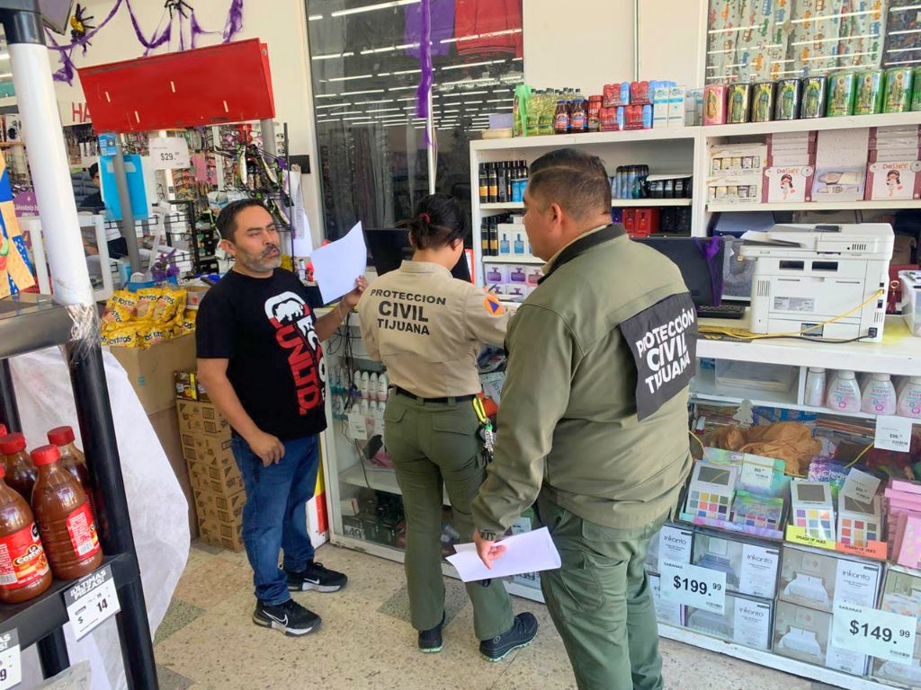 Verificación y clausura de tiendas Waldo’s en Tijuana. AMEXI