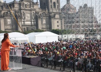 Gobierno de la CDMX entrega 40 mil apoyos para menores estudiantes