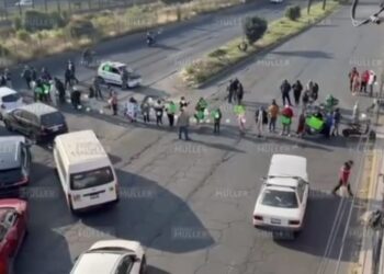 familiares de Aarón protestan