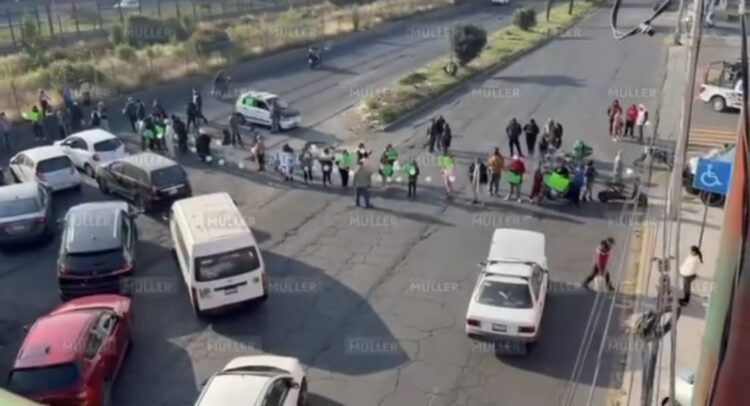 familiares de Aarón protestan