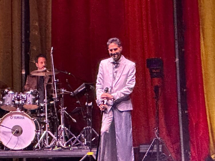 Entre canciones y nostalgia Benny Ibarra celebra la vida y renace como solista en el Metropólitan