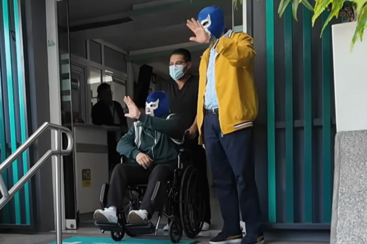 Blue Demon Jr ya salió del hospital
