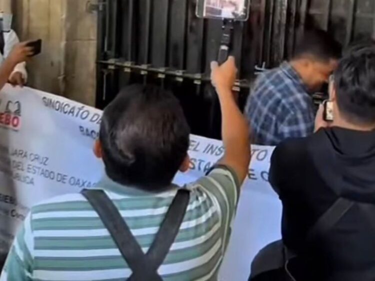 grupo de trabajadores sindicalizados del IEBO