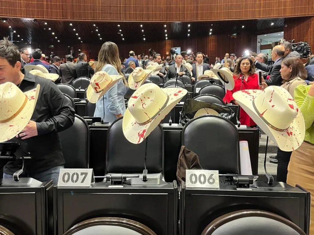 minuto de silencio por alcalde Carlos Manzo