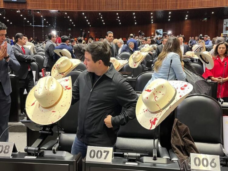 minuto de silencio por alcalde Carlos Manzo