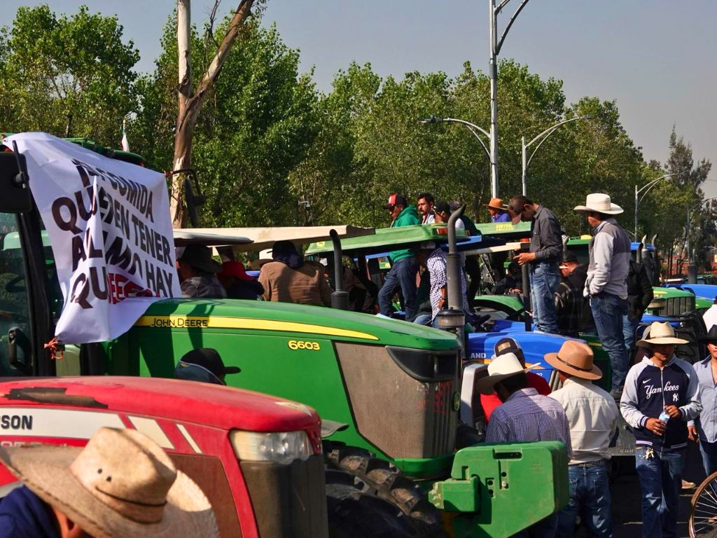 “Nos traicionaron, aprobaron la reforma tal cual la mandó el Ejecutivo”: Juan Hernández, agricultor de Tlaxcala. /AMEXI