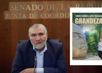 ¡Con descuentazo! Adán Augusto López presume “precio especial” del libro “Grandeza” de AMLO