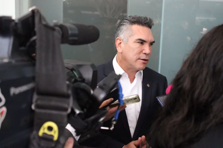 Coche-bomba en Michoacán desata choque político entre Morena y PRI