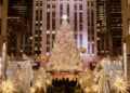 Árbol de Navidad del Rockefeller Center 2025 iluminado con miles de luces LED y la estrella de cristal Swarovski en la cima.