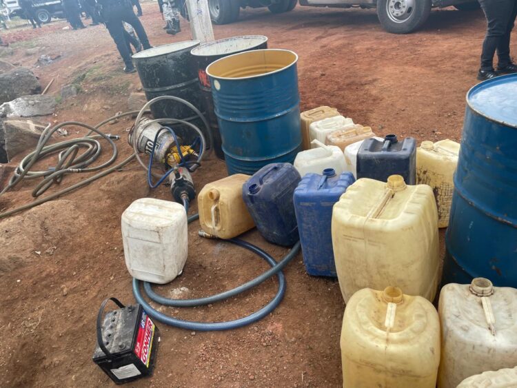 FGR asegura más de 30 mil litros de hidrocarburo en cuatro municipios mexiquenses
