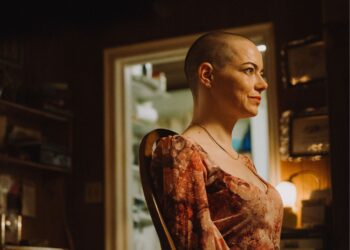 Yorgos Lanthimos presenta Bugonia, su nueva sátira con Emma Stone