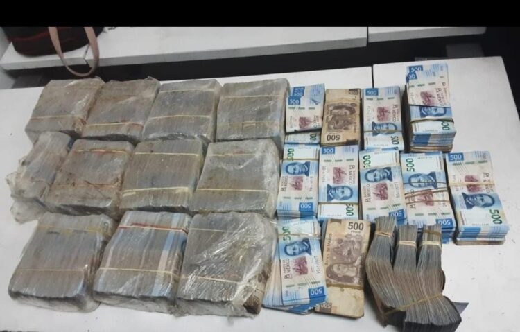 Detienen a dos personas por robo de siete mdp en Nezahualcóyotl