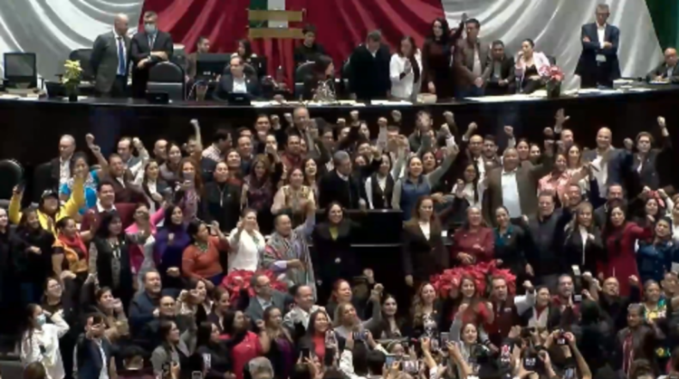 Entre acusaciones y empujones, diputados aprueban, en lo general y en lo particular, Ley de Aguas