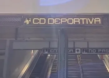 Caen 12 personas de las escaleras en la estación Ciudad Deportiva del Metro